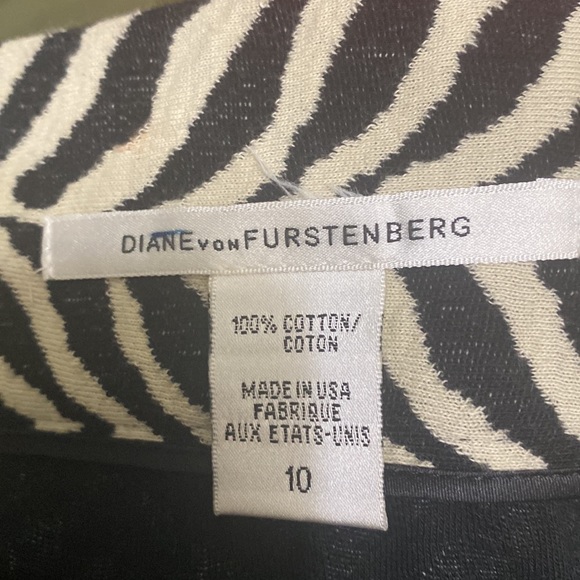 Beautiful skirt, in great condition. - Picture 2 of 2